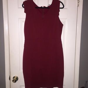 Red/burgundy fashion to figure dress.